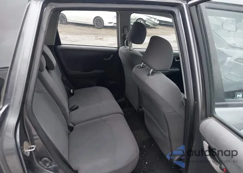 2011 Honda Fit z USA, uszkodzony, nr VIN JHMGE8G37BC010720